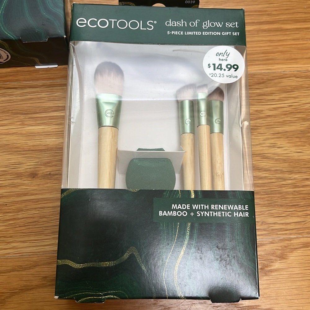 3 Brand New Sets of EcoTools Dash of Glow - Picture 3 of 5